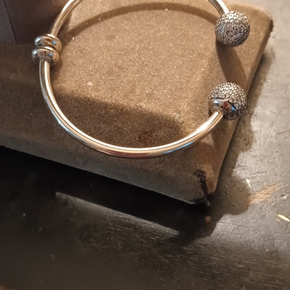 Pandora Diamond Sterling Silver 9.25 solid Cuff Bracelet. - Picture 11 of 16
